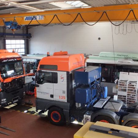 Lkw in der Werkstatt zur Reparatur