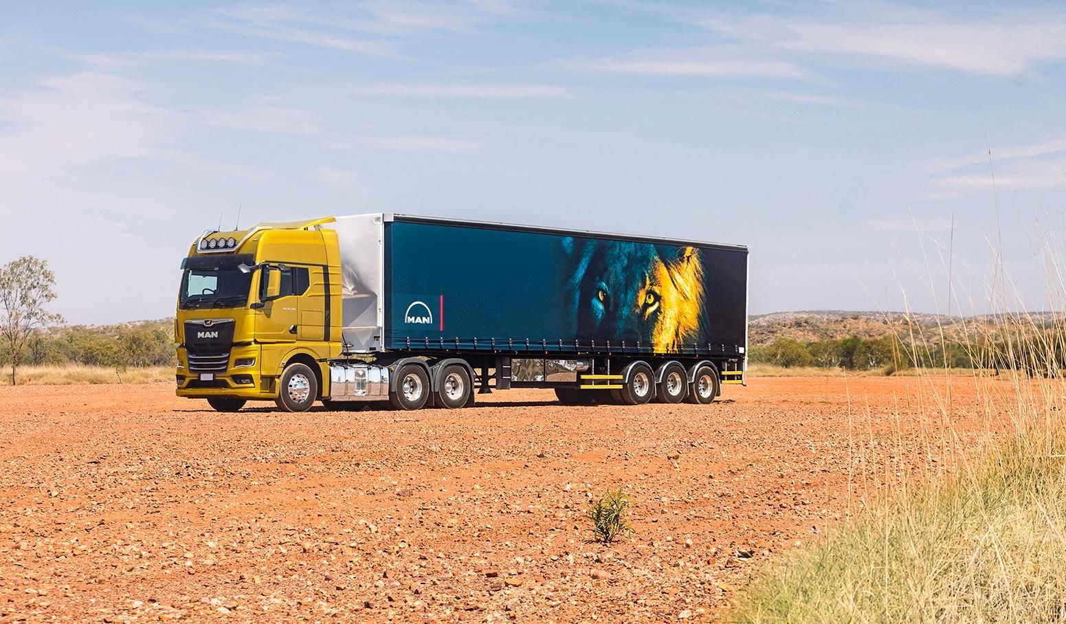 gelber LKW in Steppe..eyJwYXRoIjoibX...Ausschnitt